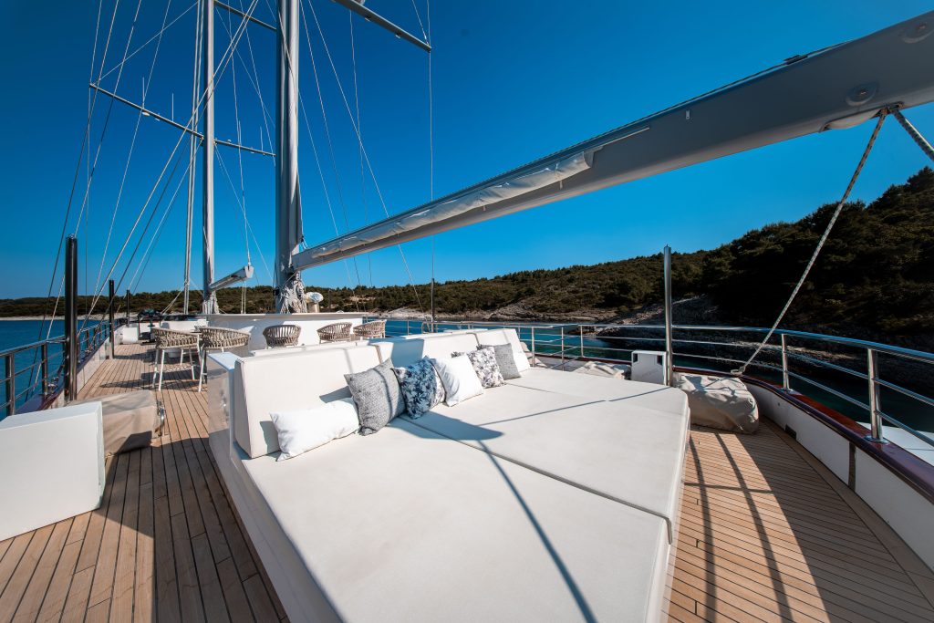 NOCTURNO Lounge area - Sun deck Aft