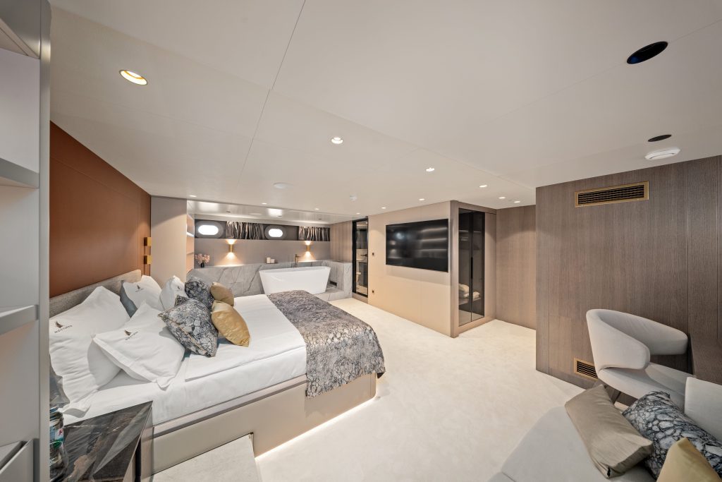 NOCTURNO Master stateroom - Lower deck